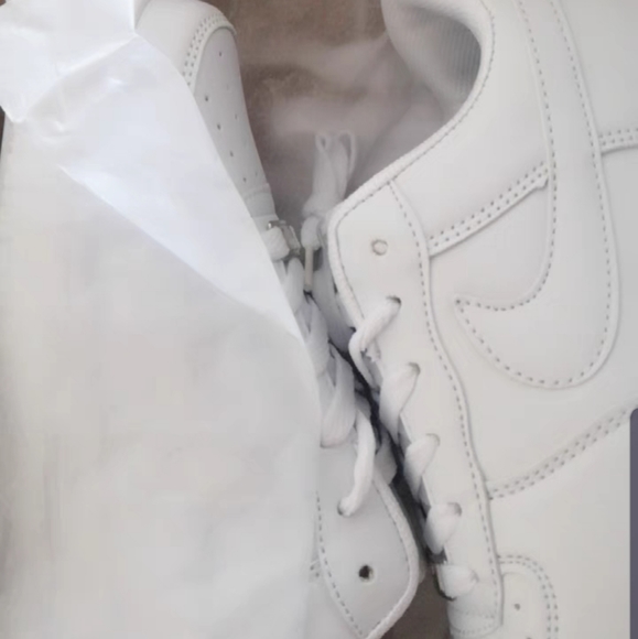 Nike white shoes (90% new) - Picture 3 of 3